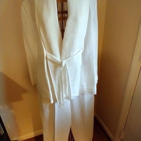 DKNYC Pants - DKNY NWOT Beautiful linen white pants jacket suit
